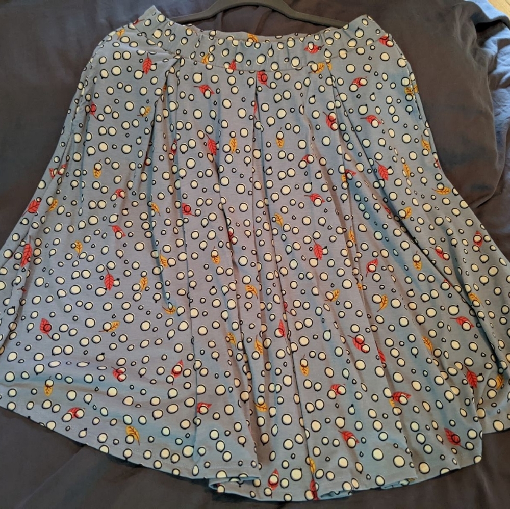 LuLaRoe Madison large NWOT snow and leaves print